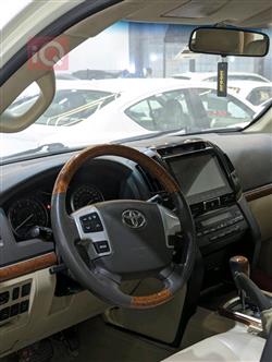 تۆیۆتا لاند کروزەر